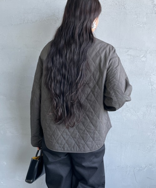 ORCIVAL（オーシバル）の「[ORCIVAL/オーシバル] インサレーション キルティングショートジャケット（ブルゾン・レディース・ライトベージュ/チャコールグレー・1）」の5枚目の写真