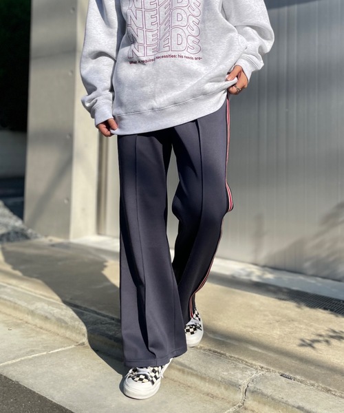 mi via loca（ミヴィアロカ）の「サイドラインジャージフレアパンツ