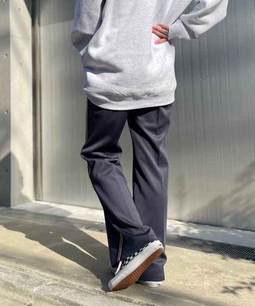 mi via loca(ミヴィアロカ)の「サイドラインジャージフレアパンツ(その他パンツ・レディース・レッド/チャコールグレー/ブラック・FREE)」の12枚目の写真