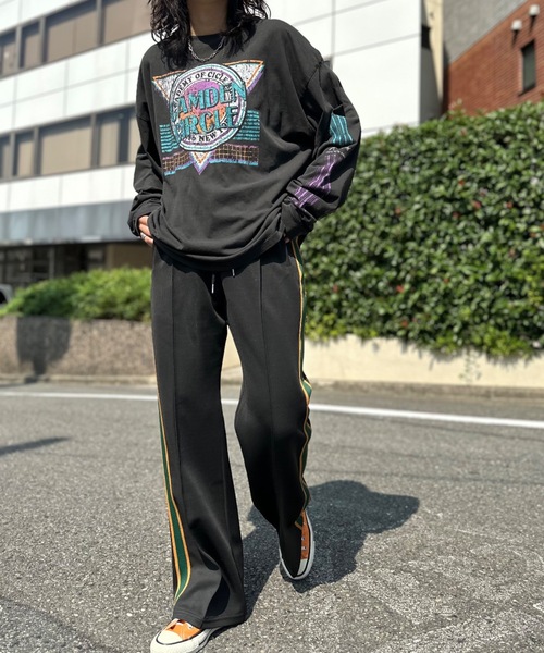 mi via loca(ミヴィアロカ)の「サイドラインジャージフレアパンツ(その他パンツ・レディース・レッド/チャコールグレー/ブラック・FREE)」の4枚目の写真