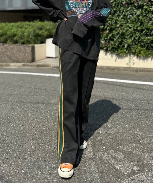 mi via loca(ミヴィアロカ)の「サイドラインジャージフレアパンツ(その他パンツ・レディース・レッド/チャコールグレー/ブラック・FREE)」の6枚目の写真