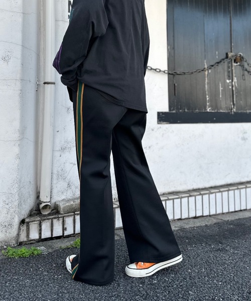 mi via loca(ミヴィアロカ)の「サイドラインジャージフレアパンツ(その他パンツ・レディース・レッド/チャコールグレー/ブラック・FREE)」の7枚目の写真