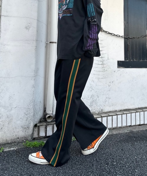 mi via loca(ミヴィアロカ)の「サイドラインジャージフレアパンツ(その他パンツ・レディース・レッド/チャコールグレー/ブラック・FREE)」の8枚目の写真