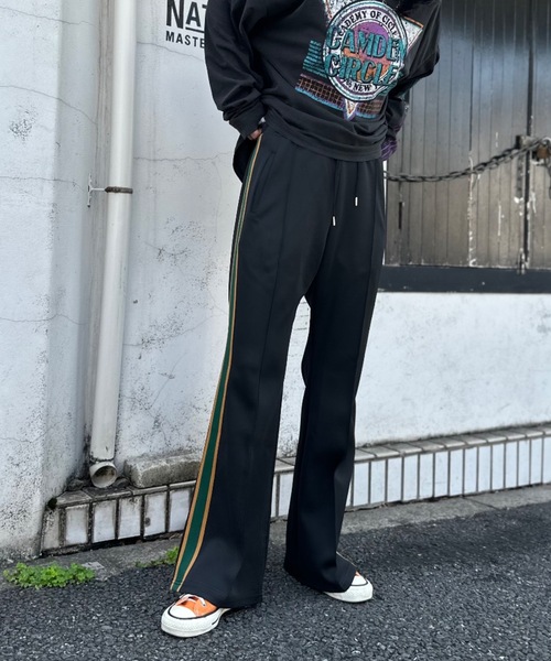 mi via loca(ミヴィアロカ)の「サイドラインジャージフレアパンツ(その他パンツ・レディース・レッド/チャコールグレー/ブラック・FREE)」の9枚目の写真