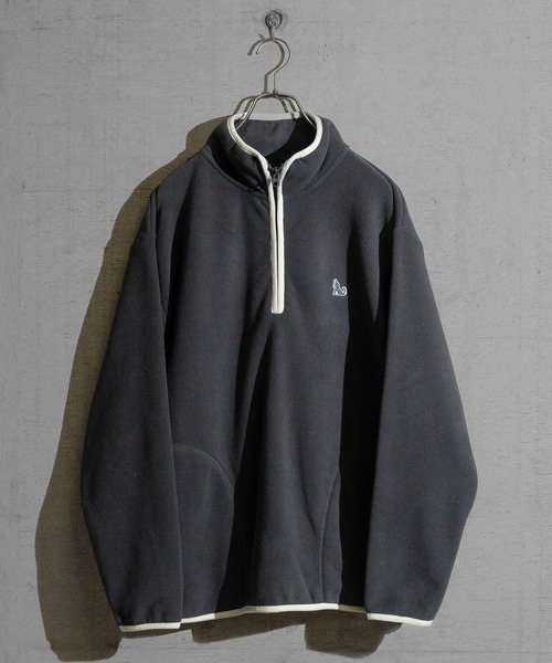 GLOVE HOUSE（グローブハウス）の「【a】ワンポイント刺繍 パイピング フリースハーフジッププルオーバー（スウェット・メンズ・ベージュ/アイボリー/チャコールグレー/ブラック・X-LARGE/LARGE/MEDIUM）」の3枚目の写真