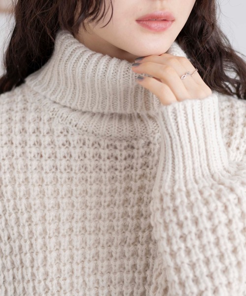 WEGO（ウィゴー）の「WEGO/タートルネックワッフルショートプルオーバー（ニット/セーター・レディース・ブルー/オフホワイト/ブラック・FREE）」の7枚目の写真