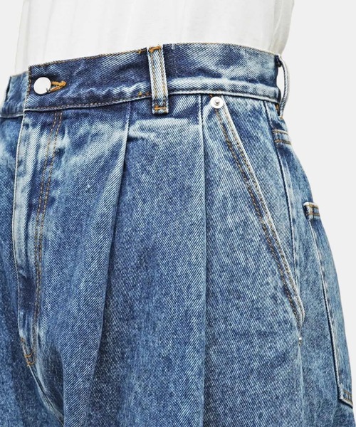 HED MAYNER（ヘドメイナー）の「【HED MAYNER】 PLEATED DENIM（デニムパンツ・メンズ・ブルー・MEDIUM/LARGE/SMALL）」の6枚目の写真