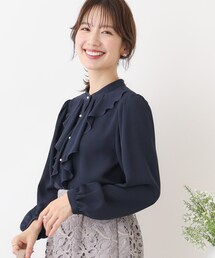 ◆【セレモニーシーン/お仕事にも】パール調釦ラッフルブラウス
