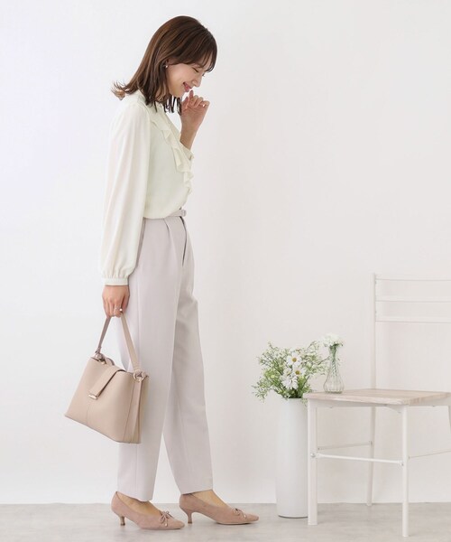 couture brooch（クチュールブローチ）の「◆【セレモニーシーン/お仕事にも】パール調釦ラッフルブラウス（シャツ/ブラウス・レディース・アイボリー/ネイビー・34/36/40/38/42）」の4枚目の写真