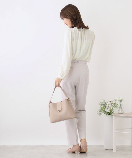 couture brooch（クチュールブローチ）の「◆【セレモニーシーン/お仕事にも】パール調釦ラッフルブラウス（シャツ/ブラウス・レディース・アイボリー/ネイビー・34/36/40/38/42）」の5枚目の写真