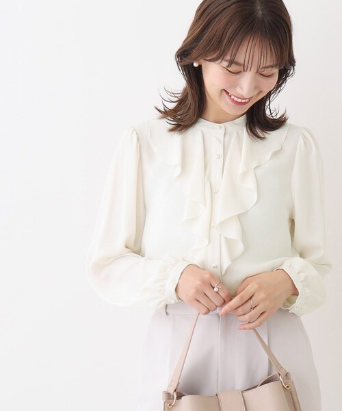 couture brooch（クチュールブローチ）の「◆【セレモニーシーン/お仕事にも】パール調釦ラッフルブラウス（シャツ/ブラウス・レディース・アイボリー/ネイビー・34/36/40/38/42）」の6枚目の写真