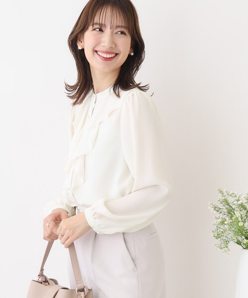 couture brooch（クチュールブローチ）の「◆【セレモニーシーン/お仕事にも】パール調釦ラッフルブラウス（シャツ/ブラウス・レディース・アイボリー/ネイビー・34/36/40/38/42）」の7枚目の写真