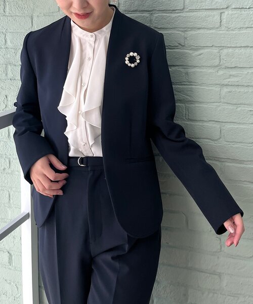 couture brooch（クチュールブローチ）の「◆【セレモニーシーン/お仕事にも】パール調釦ラッフルブラウス（シャツ/ブラウス・レディース・アイボリー/ネイビー・34/36/40/38/42）」の15枚目の写真