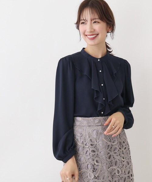 couture brooch（クチュールブローチ）の「◆【セレモニーシーン/お仕事にも】パール調釦ラッフルブラウス（シャツ/ブラウス・レディース・アイボリー/ネイビー・34/36/40/38/42）」の19枚目の写真