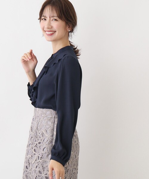 couture brooch（クチュールブローチ）の「◆【セレモニーシーン/お仕事にも】パール調釦ラッフルブラウス（シャツ/ブラウス・レディース・アイボリー/ネイビー・34/36/40/38/42）」の20枚目の写真