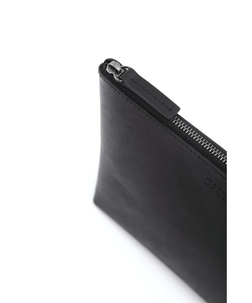 MARGARET HOWELL（マーガレットハウエル）の「VEGITABLE TANNED LEATHER（ポーチ・レディース・ブラック・FREE）」の4枚目の写真