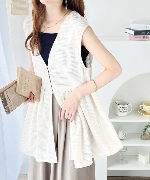 classicalelf（クラシカルエルフ）の「愛され大人フェミニン。前後2wayペプラムジレ（ベスト・レディース・アイボリー/ブラック・X-LARGE/SMALL/MEDIUM/LARGE）」の2枚目の写真