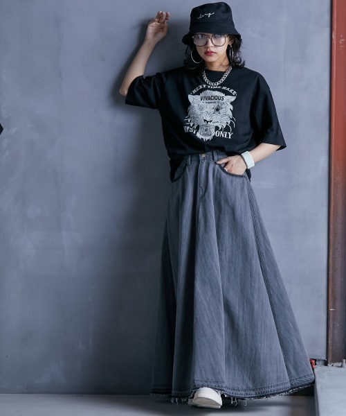 GEVS.（ジェイヴィス）の「＜大きいサイズ＞ 綿100％デニムフレアマキシスカート GEVS.（スカート・レディース・グレー系/ブルー系・L/LL/3L/4L/5L）」の4枚目の写真