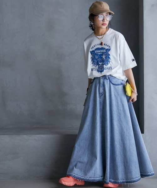 GEVS.（ジェイヴィス）の「＜大きいサイズ＞ 綿100％デニムフレアマキシスカート GEVS.（スカート・レディース・グレー系/ブルー系・L/LL/3L/4L/5L）」の3枚目の写真