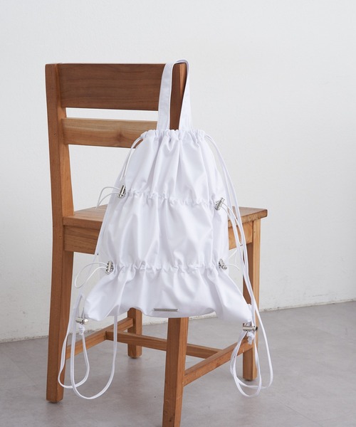 Chico（チコ）の「【2024SS】シャーリングナップサック（バックパック/リュック・レディース・ホワイト/シルバー/ブラック・FREE）」の8枚目の写真