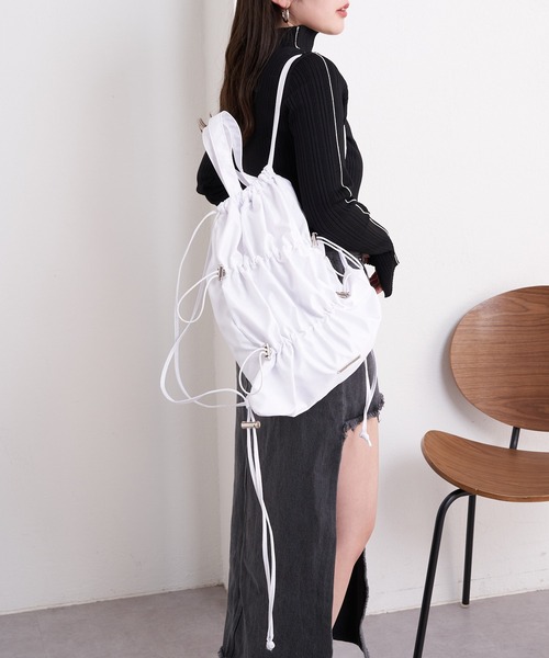 Chico（チコ）の「【2024SS】シャーリングナップサック（バックパック/リュック・レディース・ホワイト/シルバー/ブラック・FREE）」の11枚目の写真