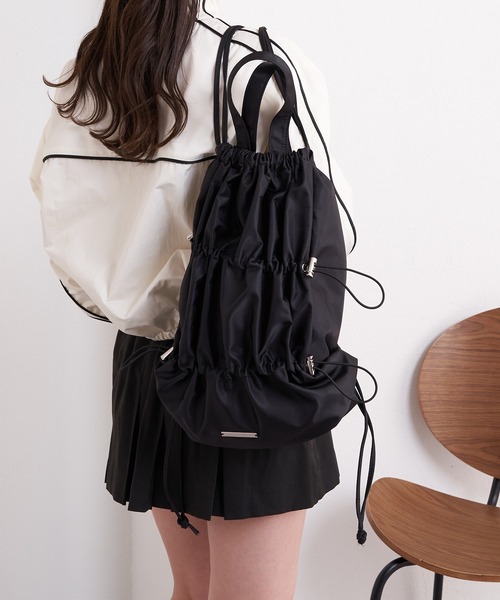 Chico（チコ）の「【2024SS】シャーリングナップサック（バックパック/リュック・レディース・ホワイト/シルバー/ブラック・FREE）」の5枚目の写真