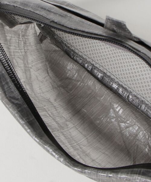 CMF OUTDOOR GARMENT(シーエムエフアウトドアガーメント)の「CMF OUTDOOR GARMENT/シーエムエフ アウトドアガーメント SMART PAC WITH DYNEEMA(ショルダーバッグ・メンズ・グレー・F)」の4枚目の写真