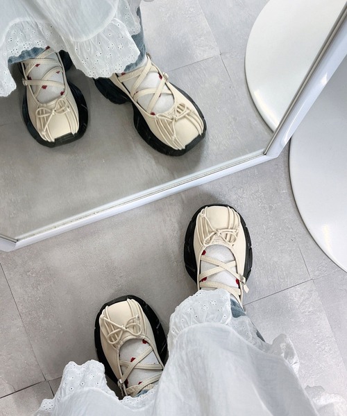 sevens(セブンズ)の「【sevens】レースアップリボンスニーカー(スニーカー・レディース・ブラック/ホワイト・24/23.5/23)」の7枚目の写真