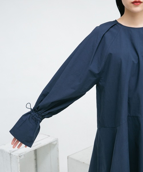 KBF（ケイビーエフ）の「ドロストスリーブフレアミニワンピース（ワンピース・レディース・グリーン/アイボリー/ネイビー・ONE）」の5枚目の写真