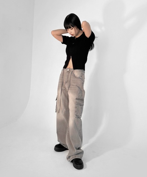 LVEU.（ラブユ.）の「【LVEU.】半袖ダブルジップニットトップス / トップス リブ ニット  カーディガン 羽織り Wジップ 半袖 ダブルジップ ファスナー クロップド ショート コンパクト ブラック ブルー ホワイト（カーディガン/ボレロ・レディース・ホワイト/ブラック/ブルー・FREE）」の6枚目の写真