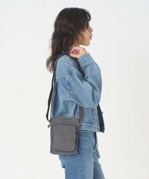 Levi's（リーバイス）の「Levi's/リーバイス SMALL NS ZIP CROSSBODY