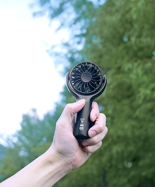 GLOBAL FORME CONCRETE（グローバルフォルムコンクリート）の「ブローウィン コンパクトハンディファン（生活家電・メンズ・ブラック/ブルー/ホワイト・FREE）」の3枚目の写真