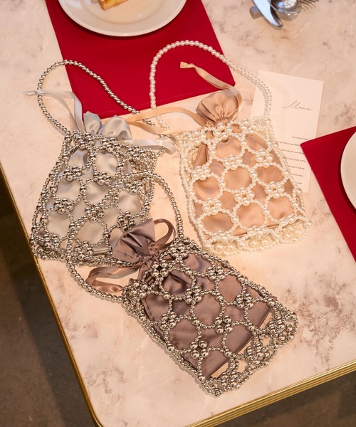 forksy.（フォルクシー）の「【forksy.】【オケージョン対応】巾着付きビーズミニバッグ（ハンドバッグ・レディース・シルバー/ホワイト/ブラック/シルバー系2/ホワイト系2/シルバー系3・FREE）」の6枚目の写真