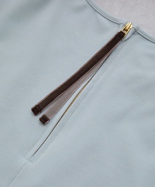 VIS（ビス）の「後ろファスナーチュニックブラウスカットソー（Tシャツ/カットソー・レディース・ブラック/オフホワイト/サックスブルー・FREE）」の6枚目の写真