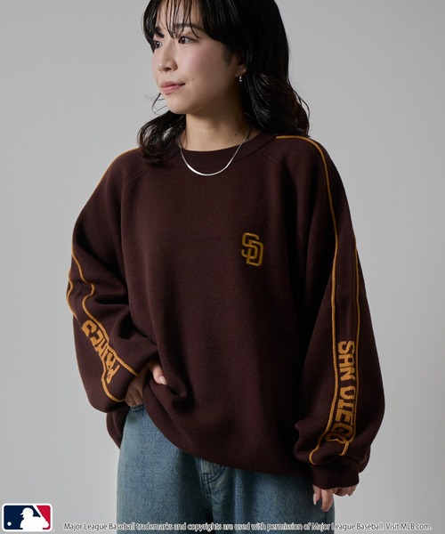 MLB（メジャーリーグベースボール）の「MLB/メジャーリーグベースボール MLB 別注スリーブロゴジャガードニット(限定展開)（ニット/セーター・メンズ・ブラウン/ネイビー/ブラック・SMALL/MEDIUM/LARGE）」の13枚目の写真