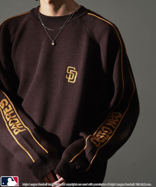MLB（メジャーリーグベースボール）の「MLB/メジャーリーグベースボール MLB 別注スリーブロゴジャガードニット(限定展開)（ニット/セーター・メンズ・ブラウン/ネイビー/ブラック・SMALL/MEDIUM/LARGE）」の9枚目の写真