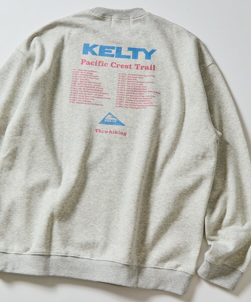 限定展開 KELTY×FREAK'S STORE/ケルティ 別注 ツアーロゴ バックプリント クルーネックスウェット（スウェット）｜FREAK'S STORE（フリークスストア）