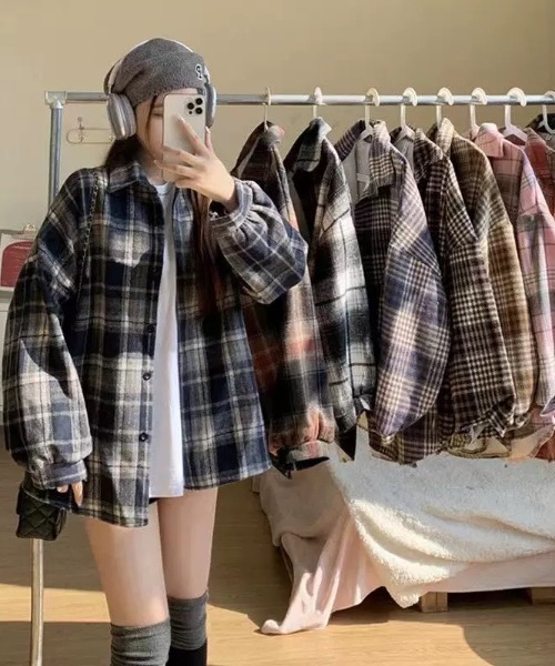 SHEENA（シーナ）の「ソフトタッチボリュームスリーブ起毛チェックシャツ（シャツ/ブラウス・レディース・グレー系その他/グレー/ブラック×ホワイト/グリーン/キャメル/ブラック系・M）」の8枚目の写真