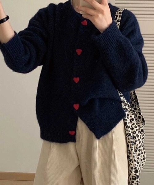 CADBURY（キャドバリー）の「ハート釦カーディガン（カーディガン/ボレロ・レディース・ブラック/グレー/ネイビー/イエロー/ベージュ/ホワイト・FREE）」の5枚目の写真