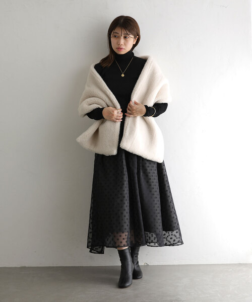 La TOTALITE（ラトータリテ）の「ボアストール（ストール/ショール・レディース・ネイビー/ホワイト/キャメル・FREE）」の5枚目の写真