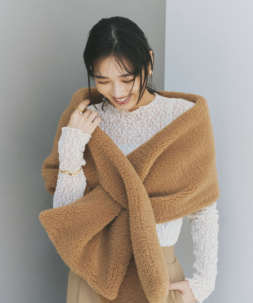 La TOTALITE（ラトータリテ）の「ボアストール（ストール/ショール・レディース・ネイビー/ホワイト/キャメル・FREE）」の9枚目の写真