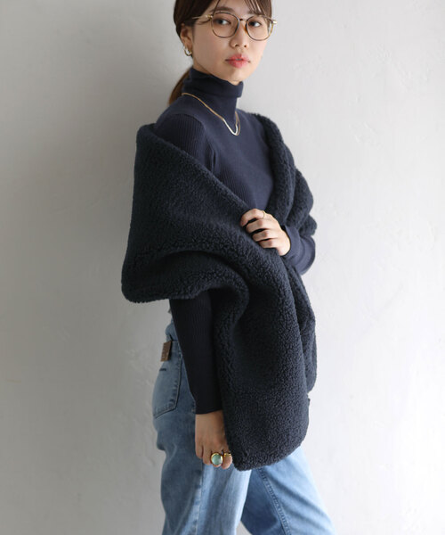 La TOTALITE（ラトータリテ）の「ボアストール（ストール/ショール・レディース・ネイビー/ホワイト/キャメル・FREE）」の22枚目の写真