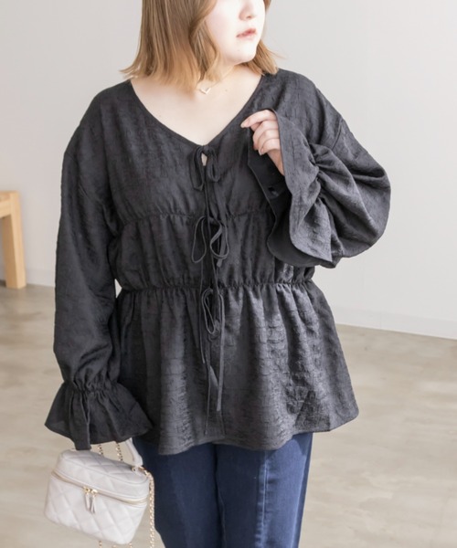CLETTE(クレット)の「フロントリボンシャーリングブラウス(シャツ/ブラウス・レディース・モカ/アイボリー/ブラック・LL/3L/4L)」の2枚目の写真