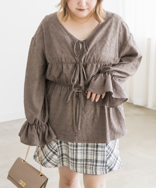 CLETTE(クレット)の「フロントリボンシャーリングブラウス(シャツ/ブラウス・レディース・モカ/アイボリー/ブラック・LL/3L/4L)」の3枚目の写真