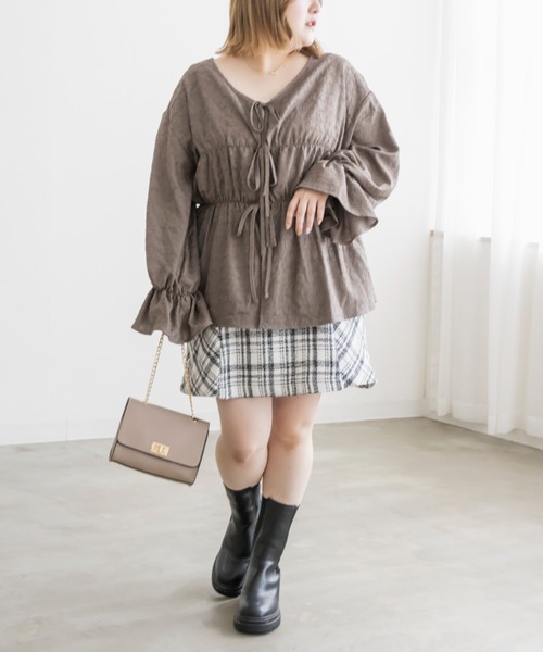 CLETTE(クレット)の「フロントリボンシャーリングブラウス(シャツ/ブラウス・レディース・モカ/アイボリー/ブラック・LL/3L/4L)」の16枚目の写真