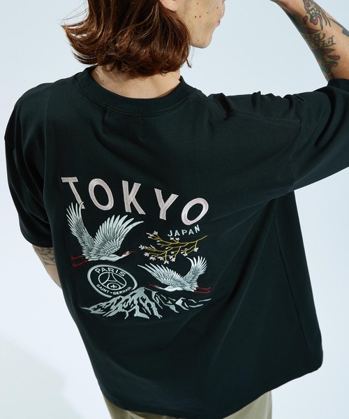 PARIS SAINT-GERMAIN(パリサンジェルマン)の「【Paris Saint-Germain / パリ・サン=ジェルマン】 JP Tsuru embroidery TEE(Tシャツ/カットソー・メンズ・ホワイト/ブラック・LARGE/X-LARGE/MEDIUM)」の1枚目の写真