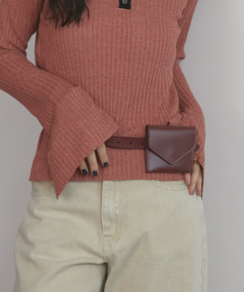 MERLOT（メルロー）の「フェイクレザーウエストミニポーチ（ボディバッグ/ウエストポーチ・レディース・ブラウン/ブラック・FREE）」の8枚目の写真