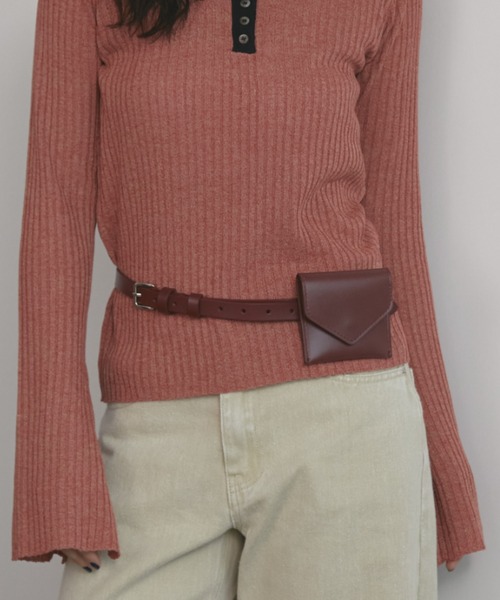 MERLOT（メルロー）の「フェイクレザーウエストミニポーチ（ボディバッグ/ウエストポーチ・レディース・ブラウン/ブラック・FREE）」の10枚目の写真