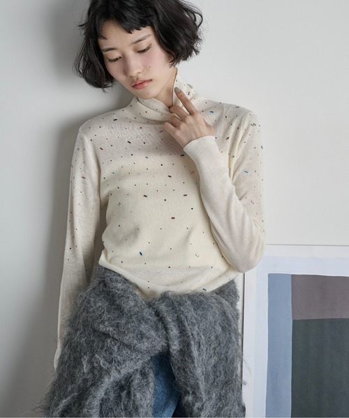 THE YOn（ザヨン）の「カラフルビジューウールブレンドハイネック