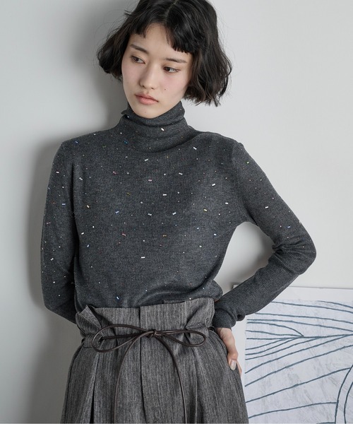 THE YOn（ザヨン）の「カラフルビジューウールブレンドハイネックリブニットトップス（ニット/セーター・レディース・グレー/チャコールグレー/アイボリー/ブラック・FREE）」の5枚目の写真